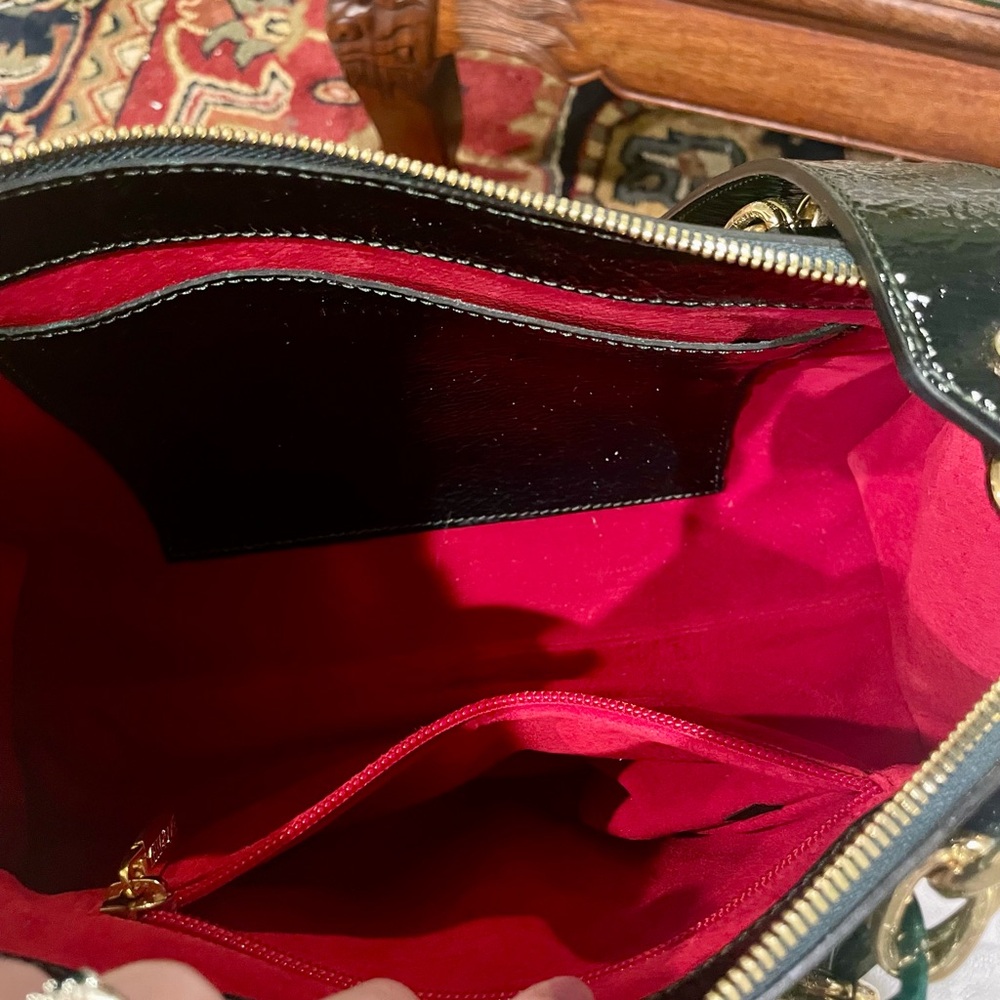 Elegant Black Crossbody Bag with Green and Gold Accents - Picture 7 of 7